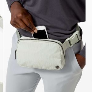 Lululemon Everywhere Belt Bag